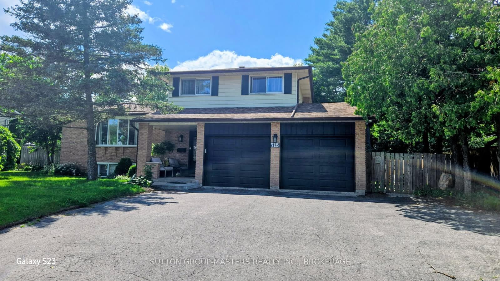 715 E Collins Bay Road, Kingston, ON K7M 5H1