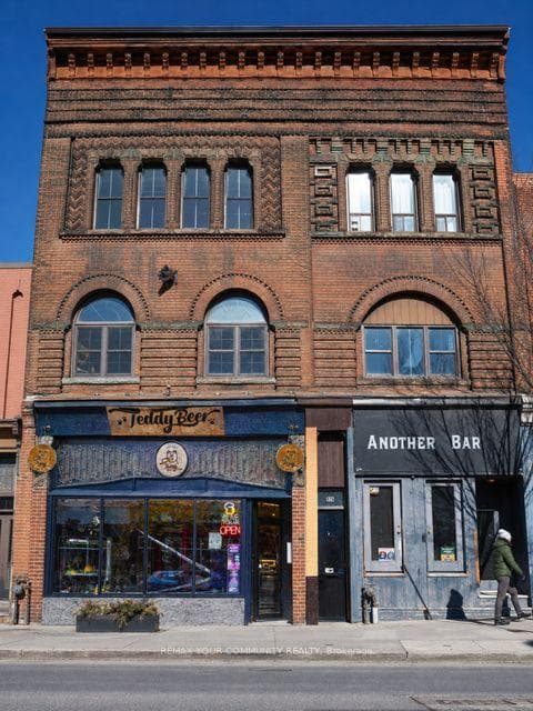 928 Bloor Street W, Toronto, ON M6H 1L4