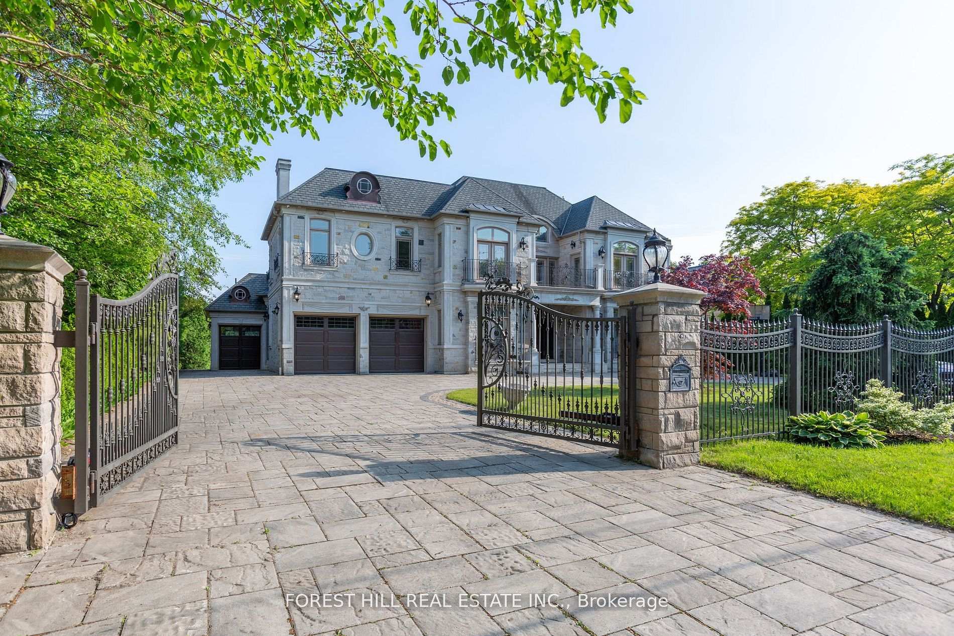 4 Fifeshire Road, Toronto, ON M2L 2G5