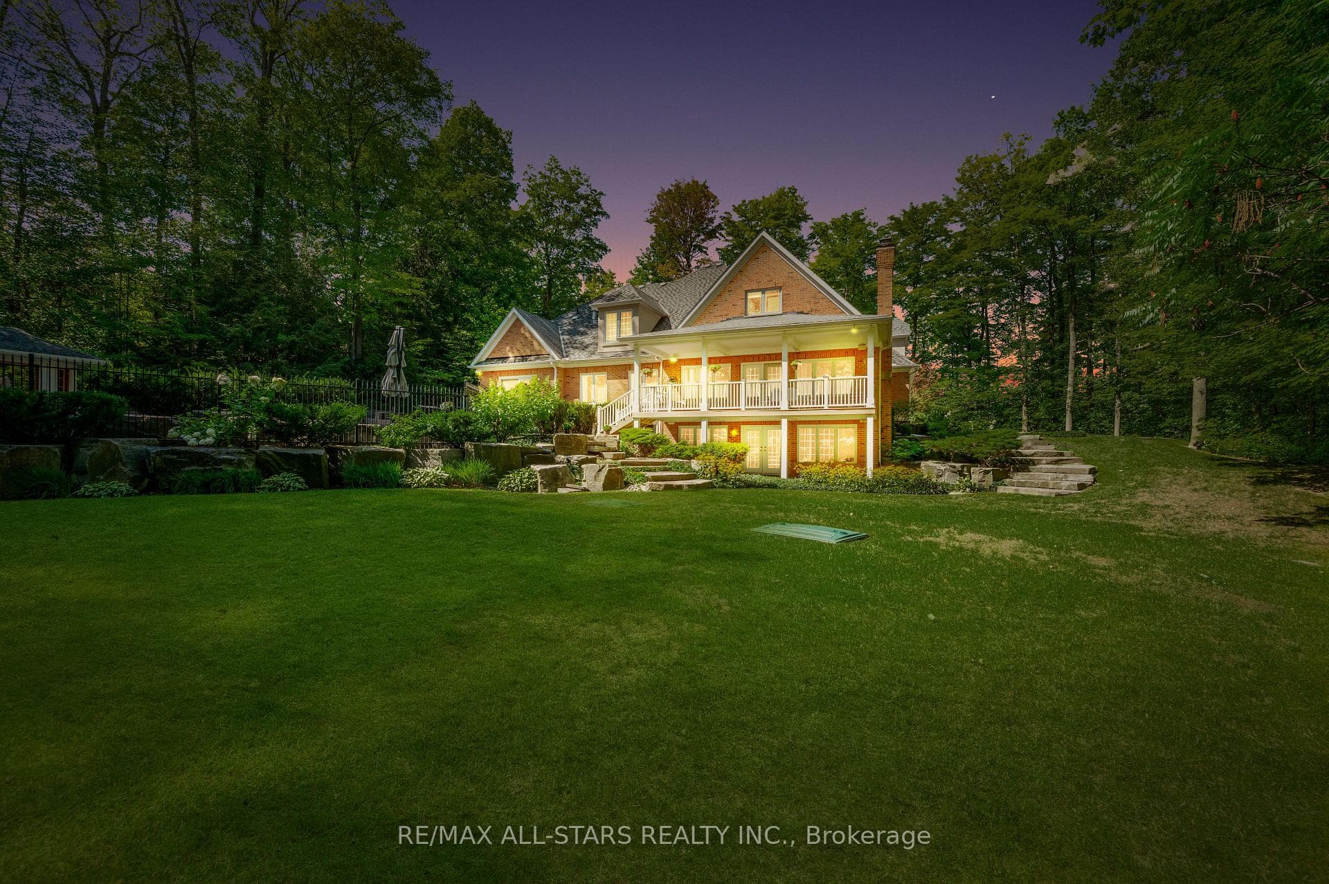3 Bridgewater Drive, Richmond Hill, ON L4E 3N4