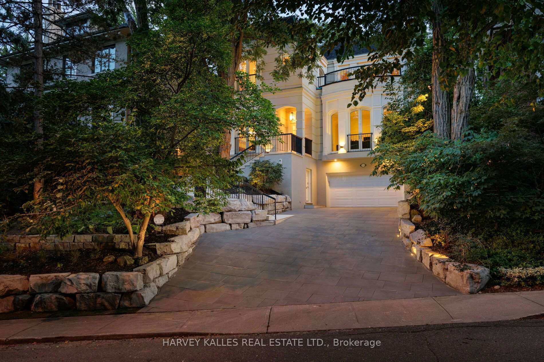 17A Avondale Road, Toronto, ON M4W 2R7
