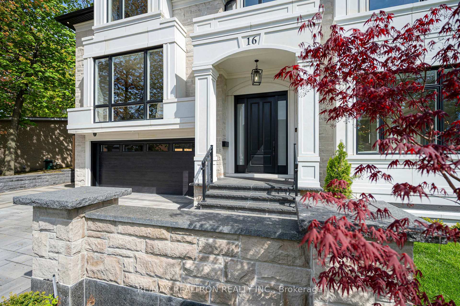 16 Ballyronan Road, Toronto, ON M3B 1V1