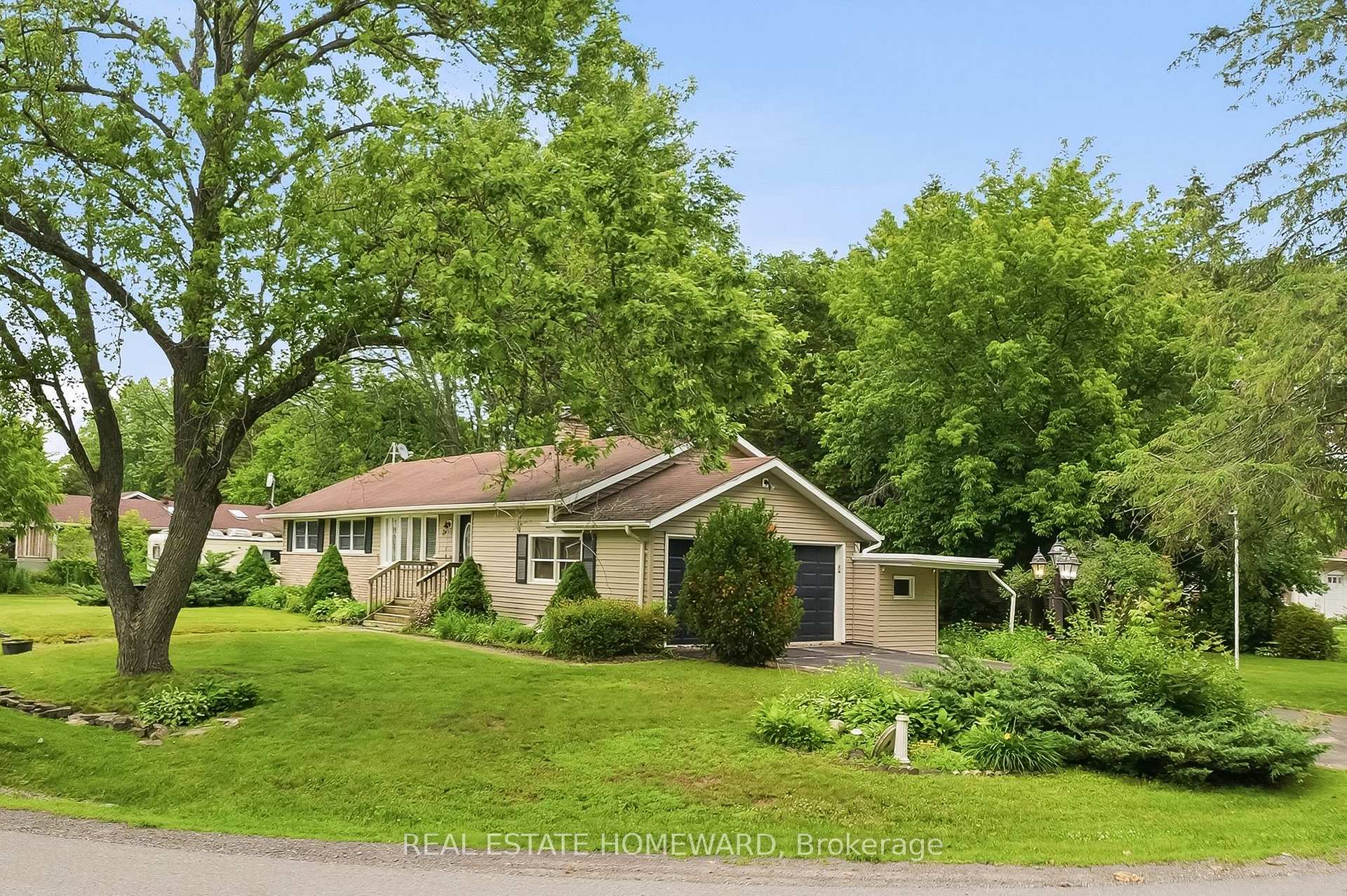 4 Wayne Crescent, Quinte West, ON K0K 1L0