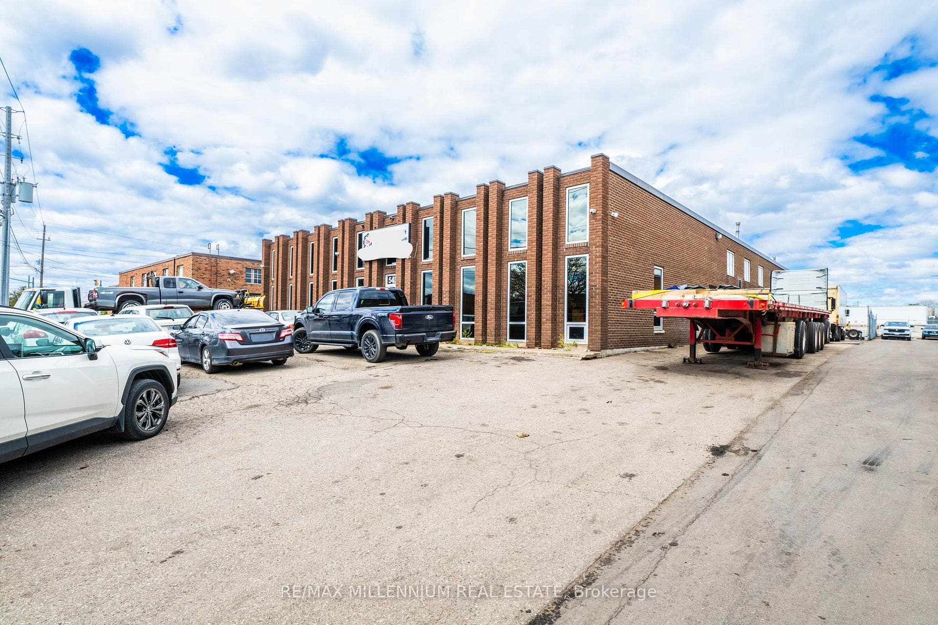 5435 Maingate Drive, Mississauga, ON L4W 1G6