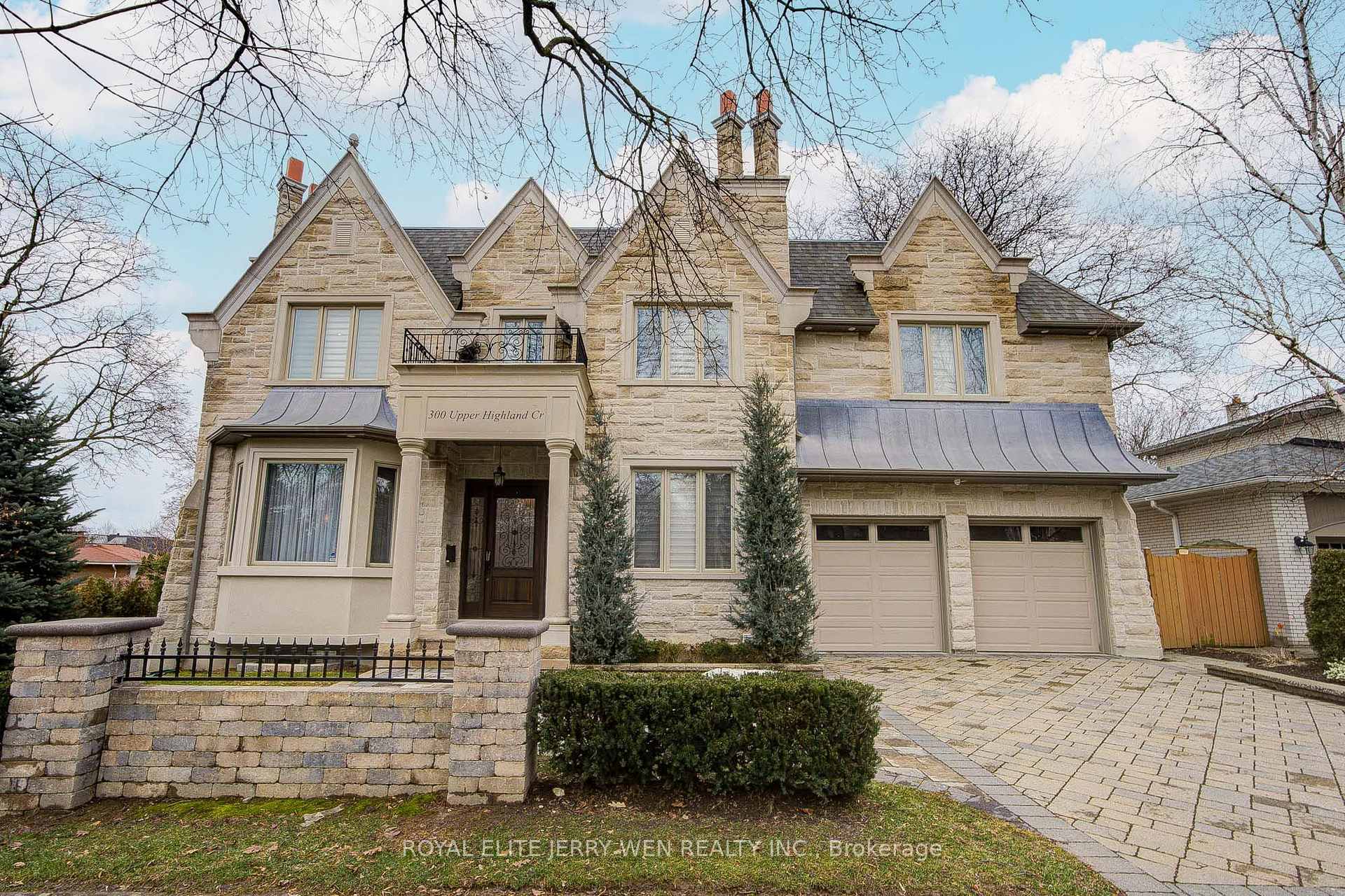 300 Upper Highland Crescent, Toronto, ON M2P 1V5
