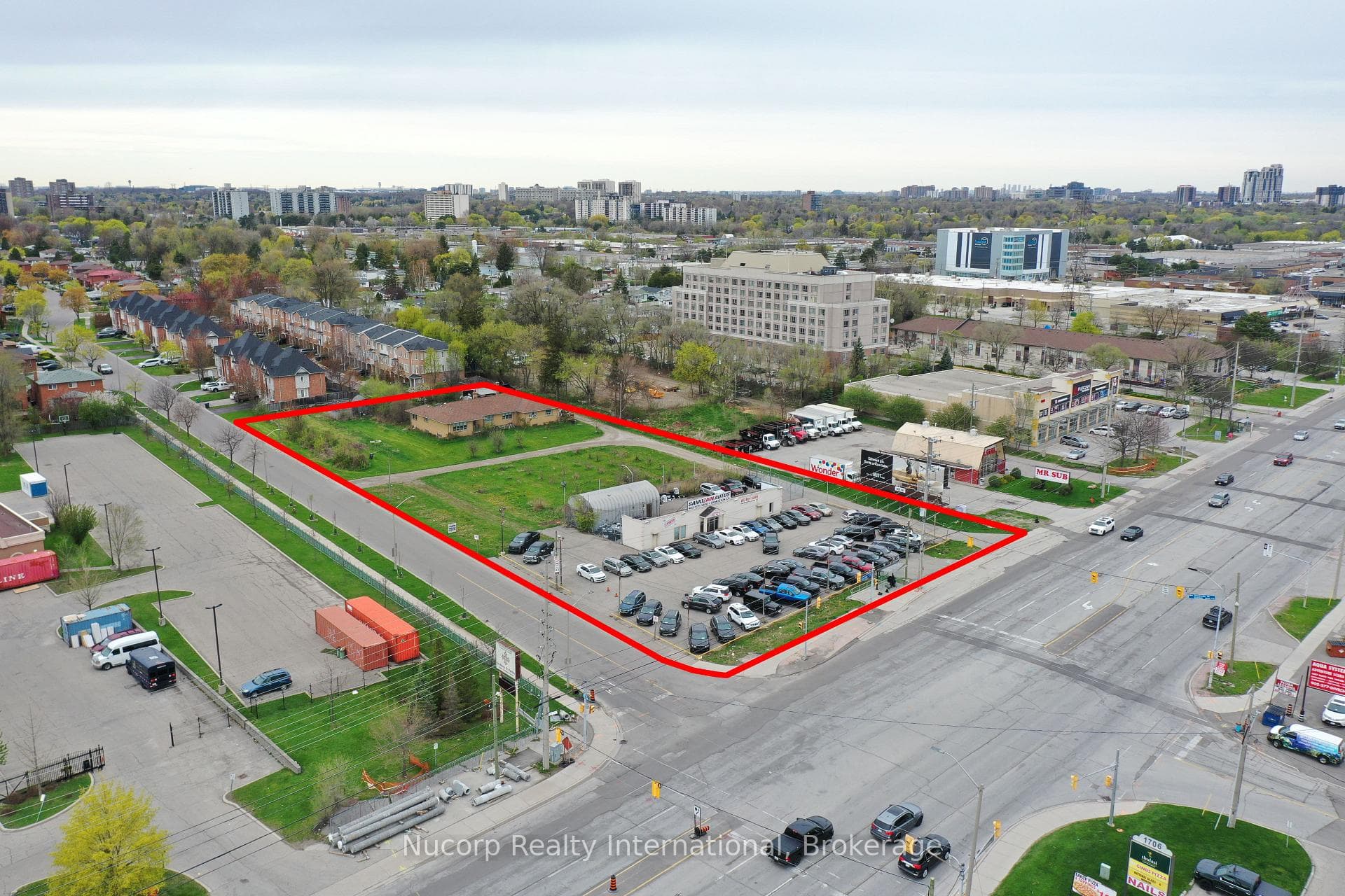 1721 Dundas Street E, Mississauga, ON L4X 1L8