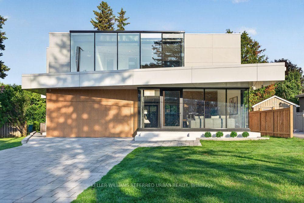 11 Knowles Crescent, Aurora, ON L4G 1Z6