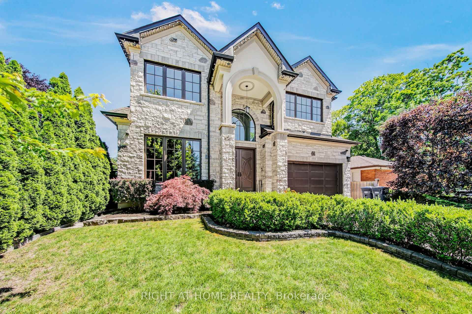 484 Avonwood Drive, Mississauga, ON L5G 1Y9