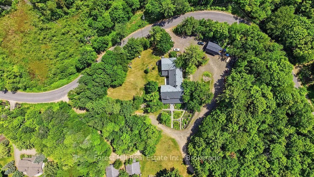 1040 Walker Lake Drive, Lake of Bays, ON P1H 2J6