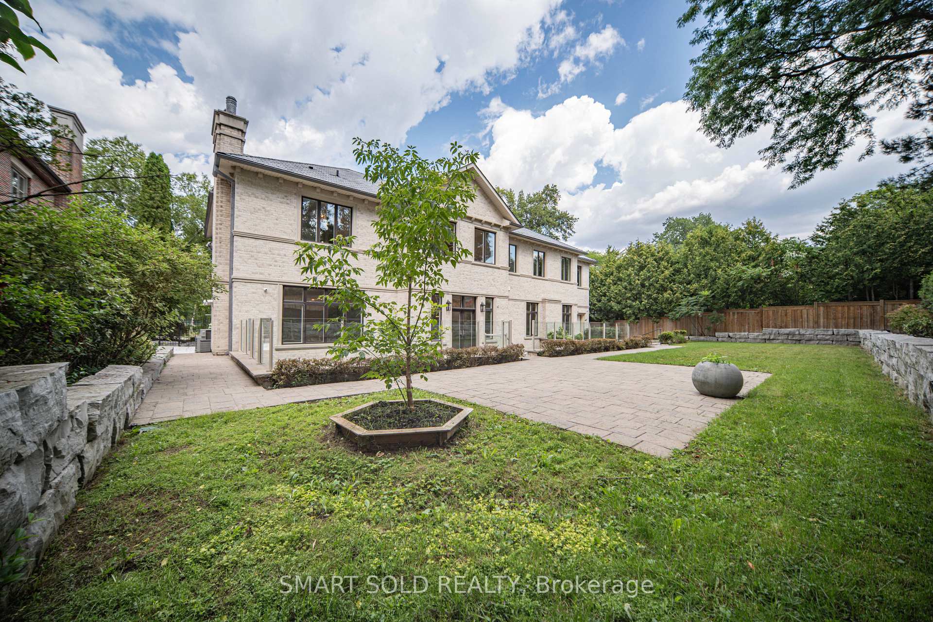 9 Saintfield Avenue, Toronto, ON M3C 2M5