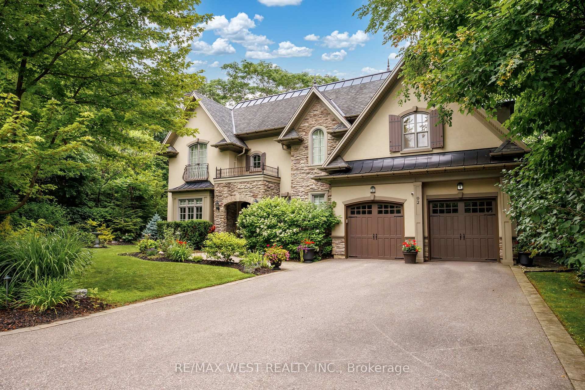 92 Pinetree Way, Mississauga, ON L5G 2R1
