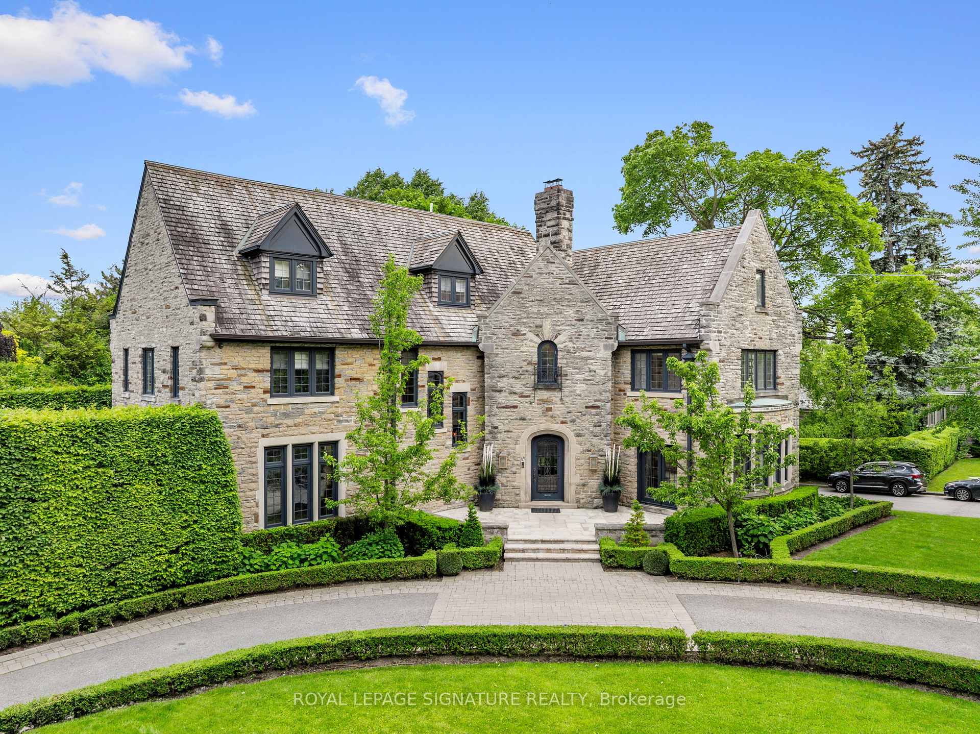 64 Old Forest Hill Road, Toronto, ON M5P 2R2