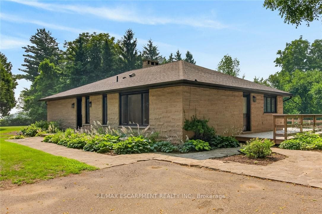 1376 Mineral Springs Road, Hamilton, ON L9H 5E3