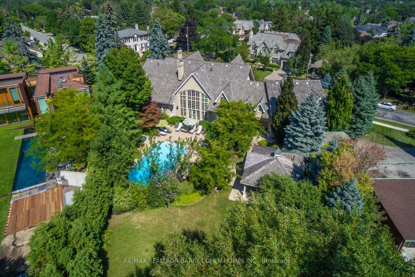 17 Bayview Ridge, Toronto, ON M2L 1E3