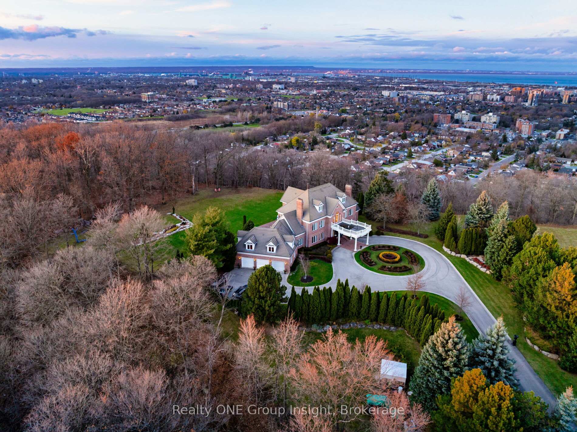 75 Ridge Road, Hamilton, ON L8J 2V9