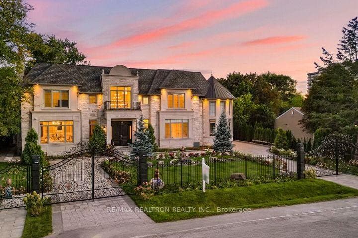 267 Arnold Avenue, Vaughan, ON L4J 1C3