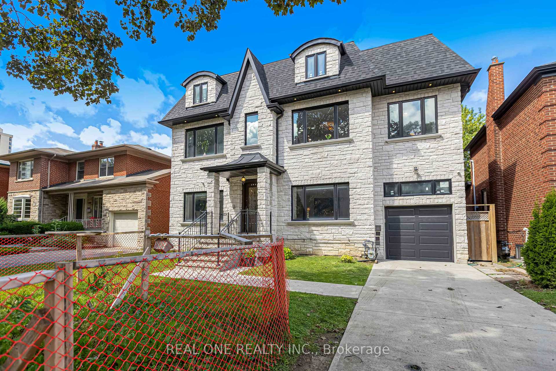 100 Ridelle Avenue, Toronto, ON M6B 1J6