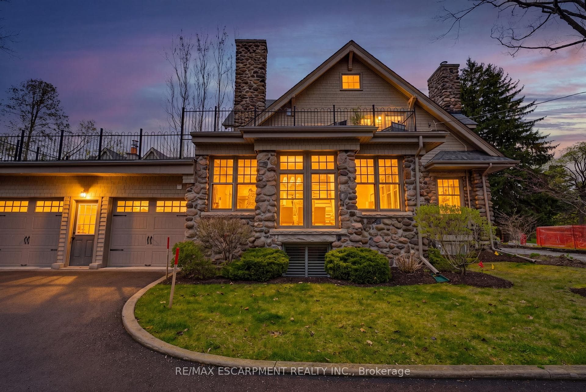 3083 LAKESHORE Road, Burlington, ON L7N 1A3