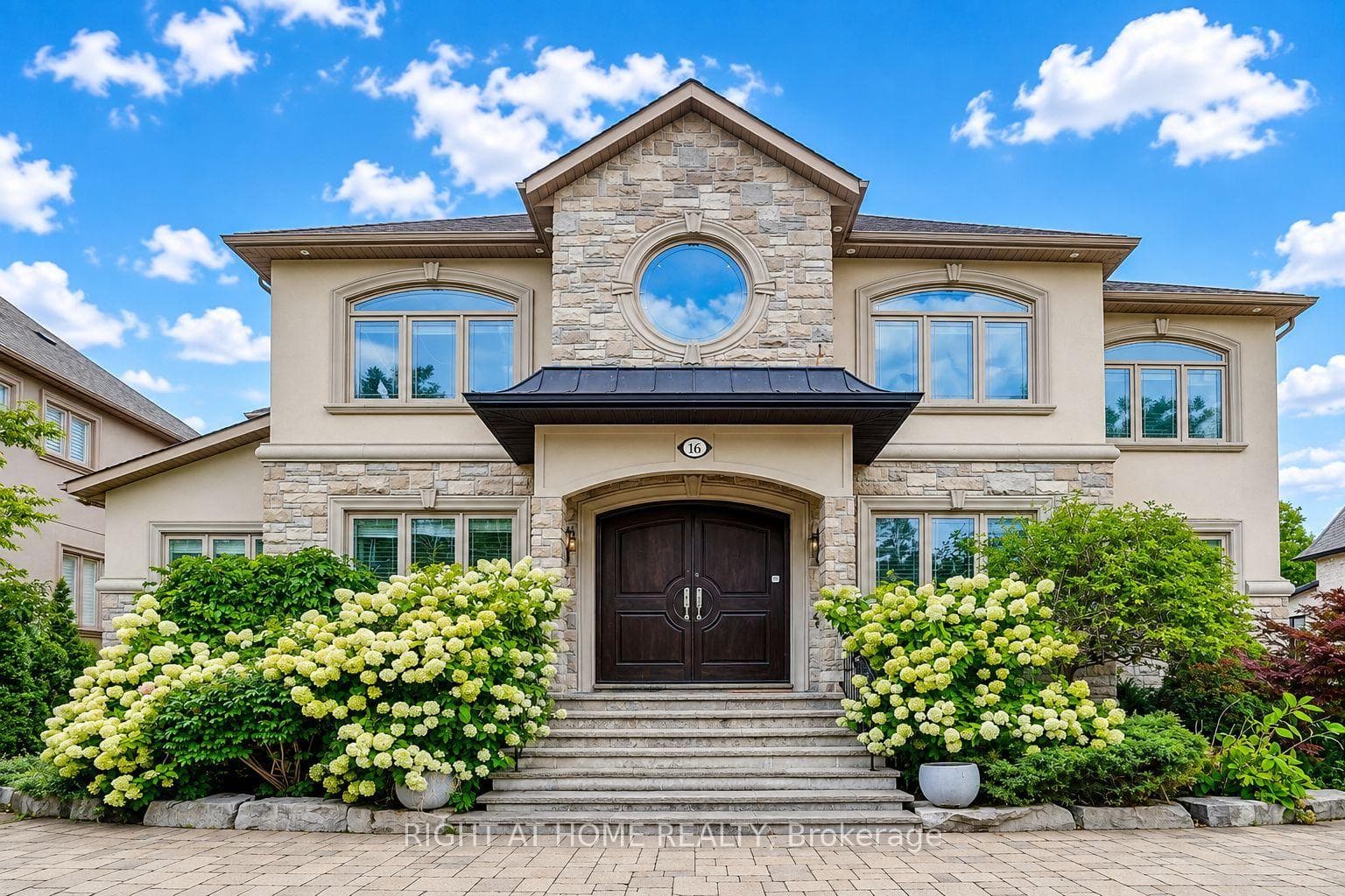 16 Fairview Avenue, Richmond Hill, ON L4C 6L2
