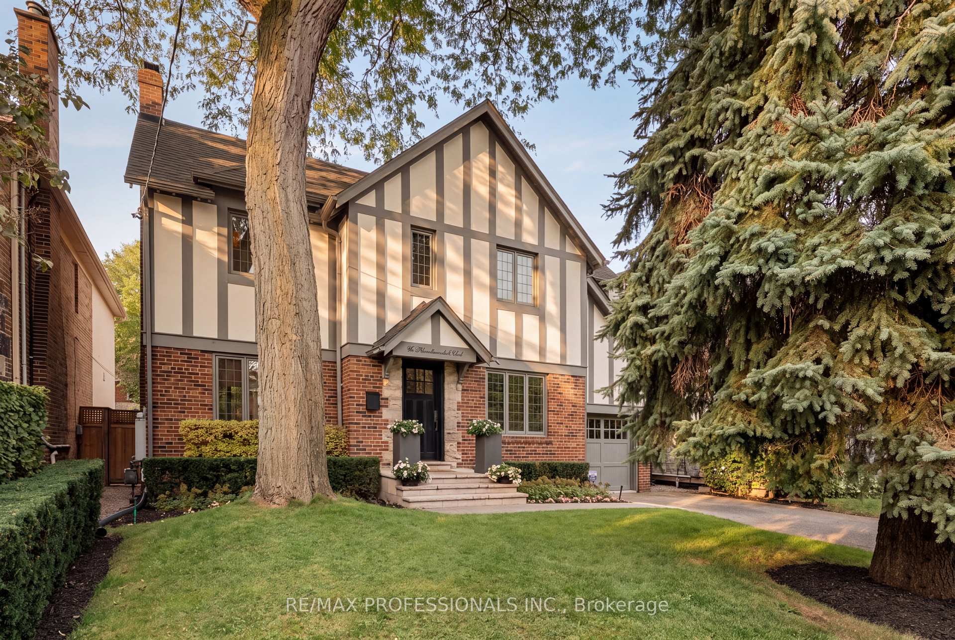80 Humbervale Boulevard, Toronto, ON M8Y 3P4