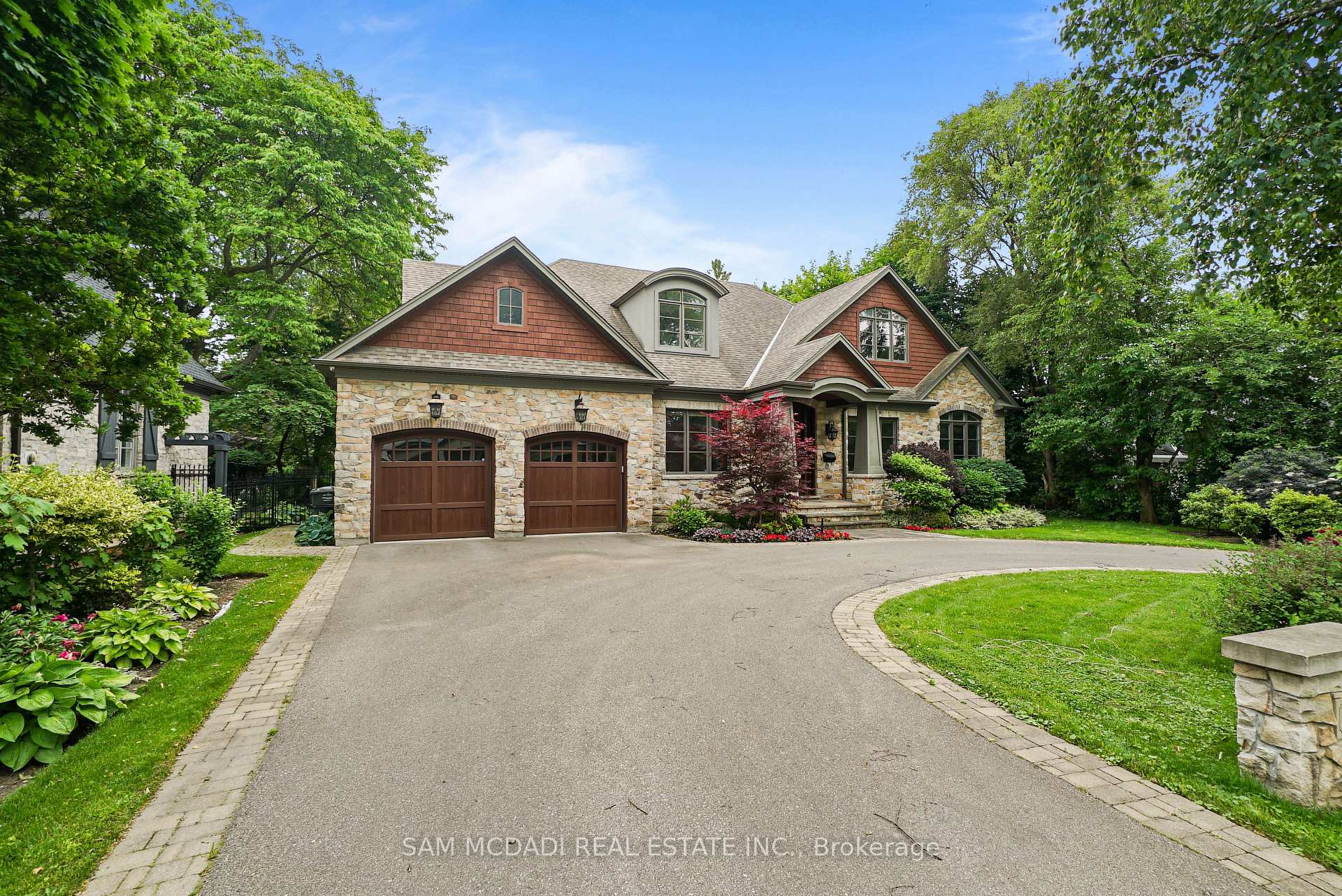190 Maplewood Road, Mississauga, ON L5G 2M6
