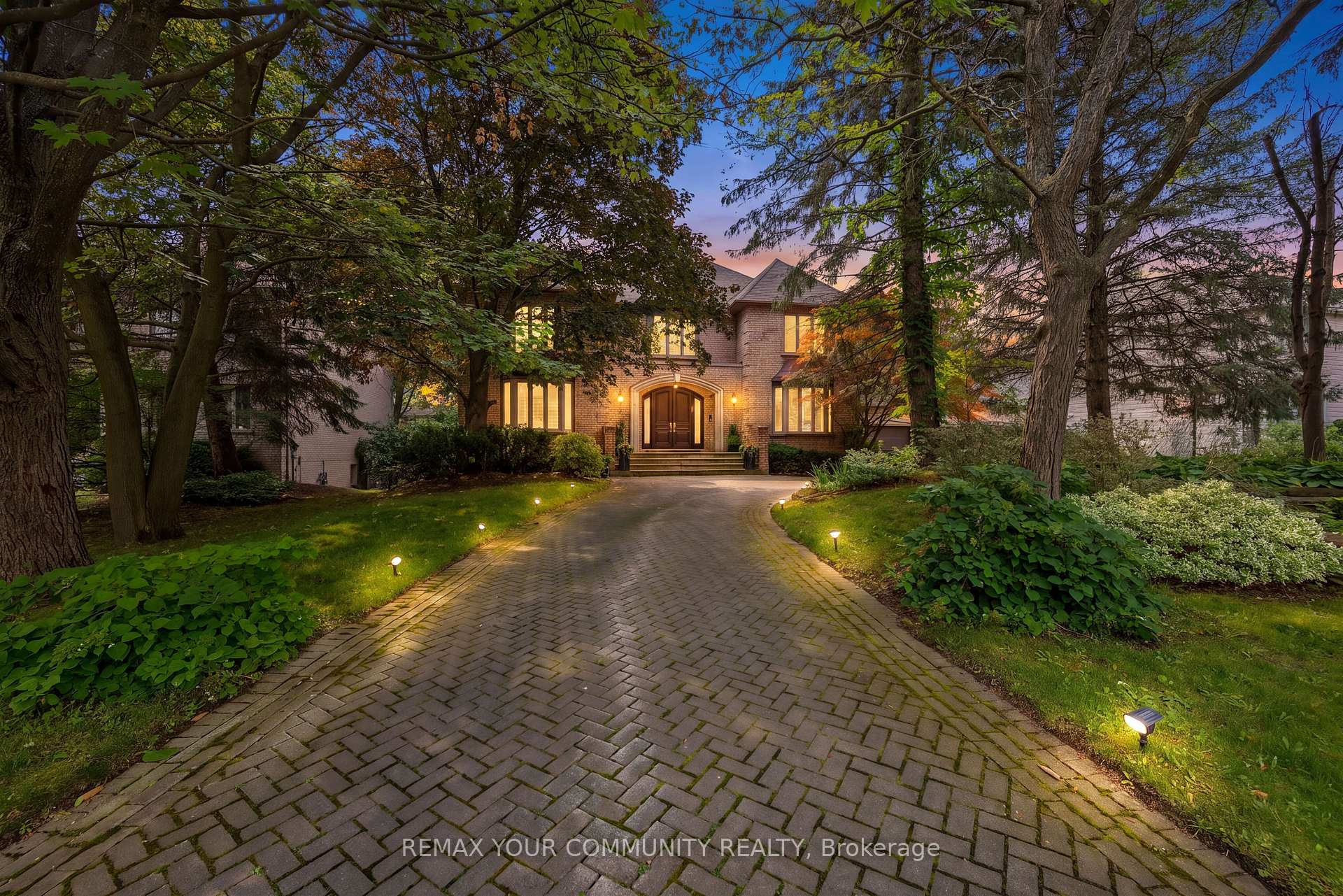 75 Arnold Avenue, Vaughan, ON L4J 1B4