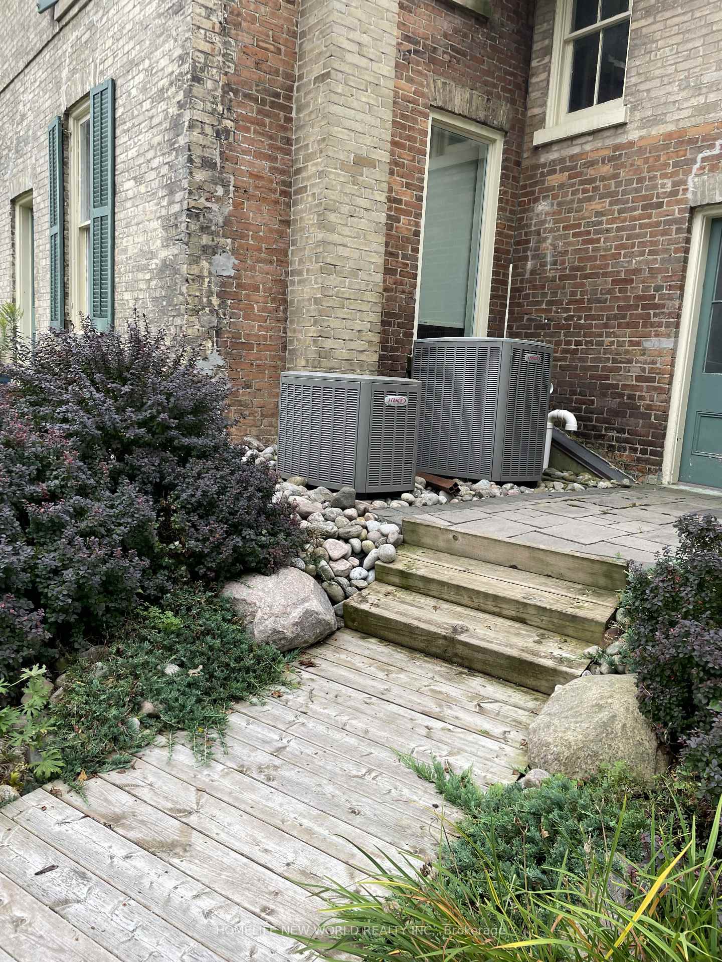 15342 Yonge Street, Aurora, ON L4G 1N8