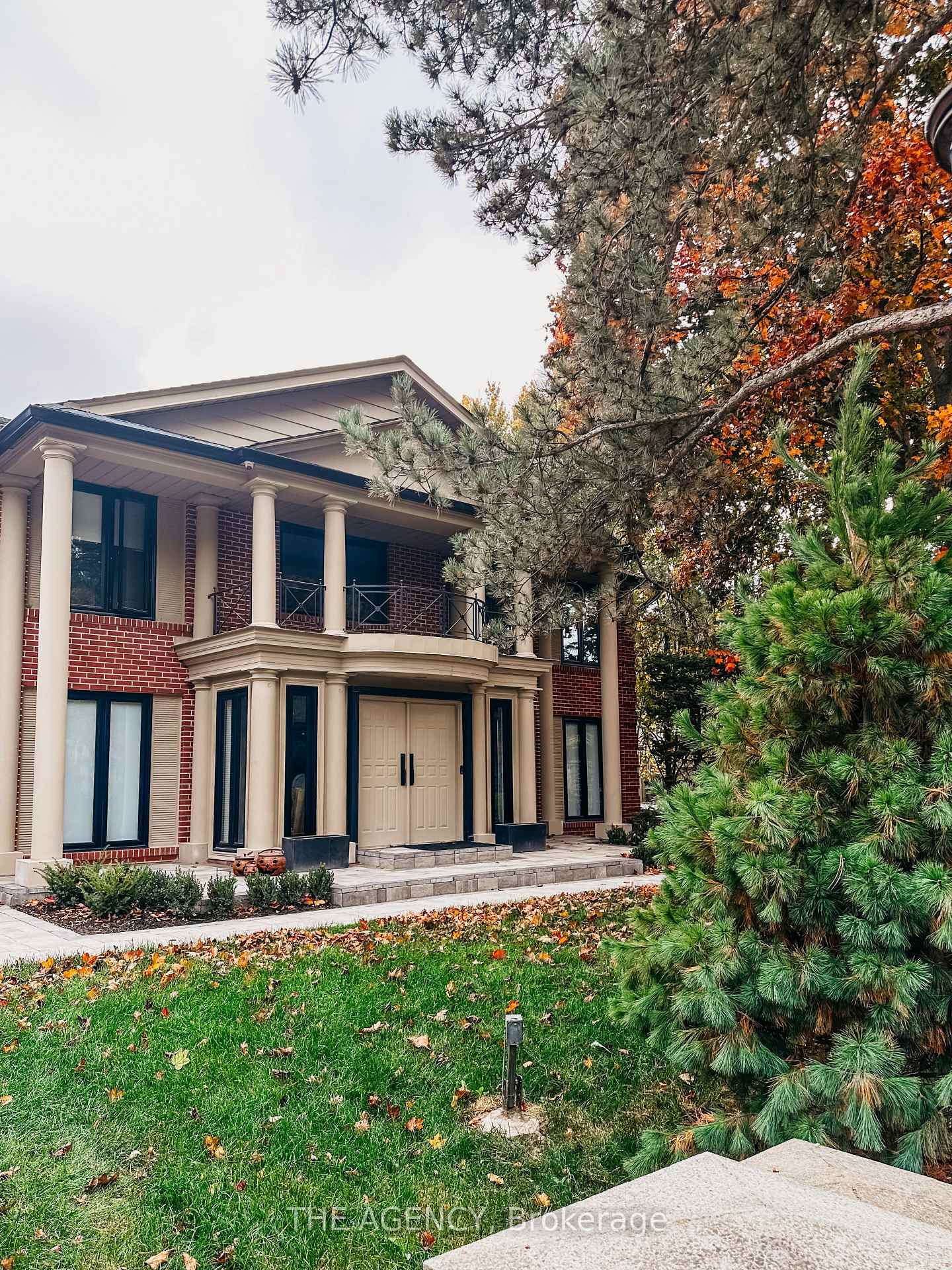 7 Shady Oaks Crescent, Toronto, ON M3C 2L4