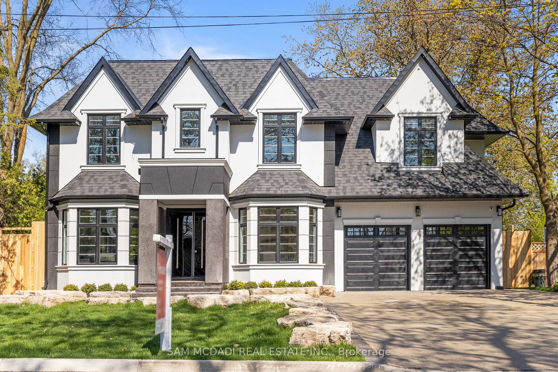 1897 Balsam Avenue, Mississauga, ON L5J 1L3