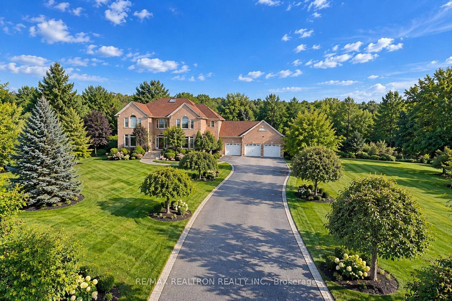 8 Country Heights Drive, Richmond Hill, ON L4E 3M8