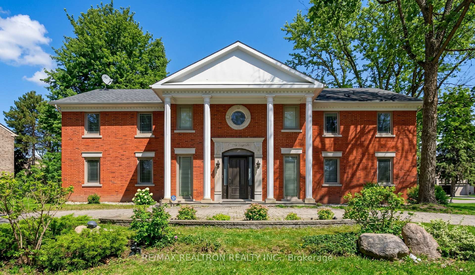 17 Old English Lane, Markham, ON L3T 2V1