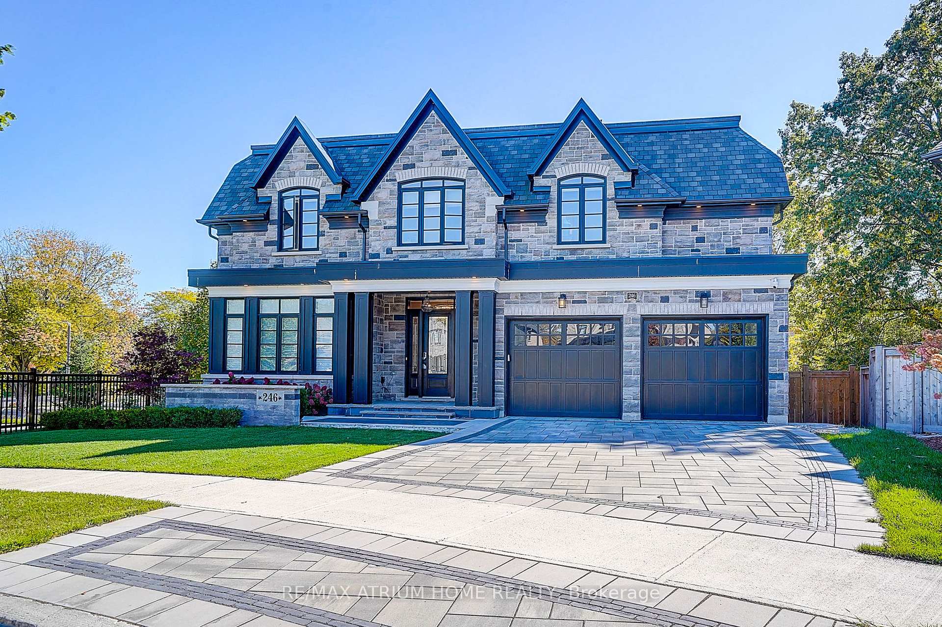 246 Nyla Court, Oakville, ON L6L 0G8