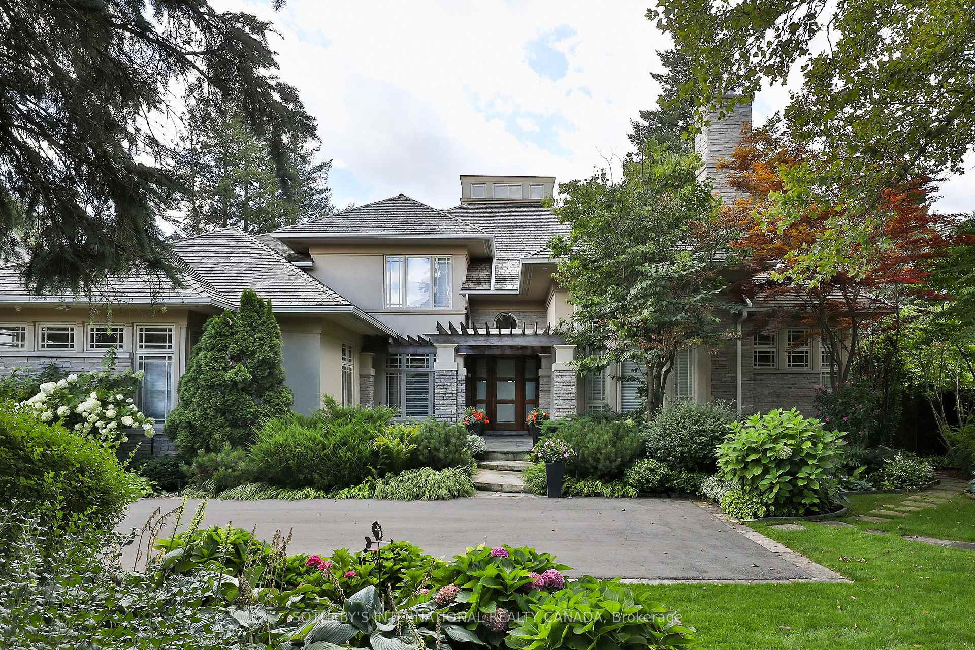 23 Country Lane, Toronto, ON M2L 1E1