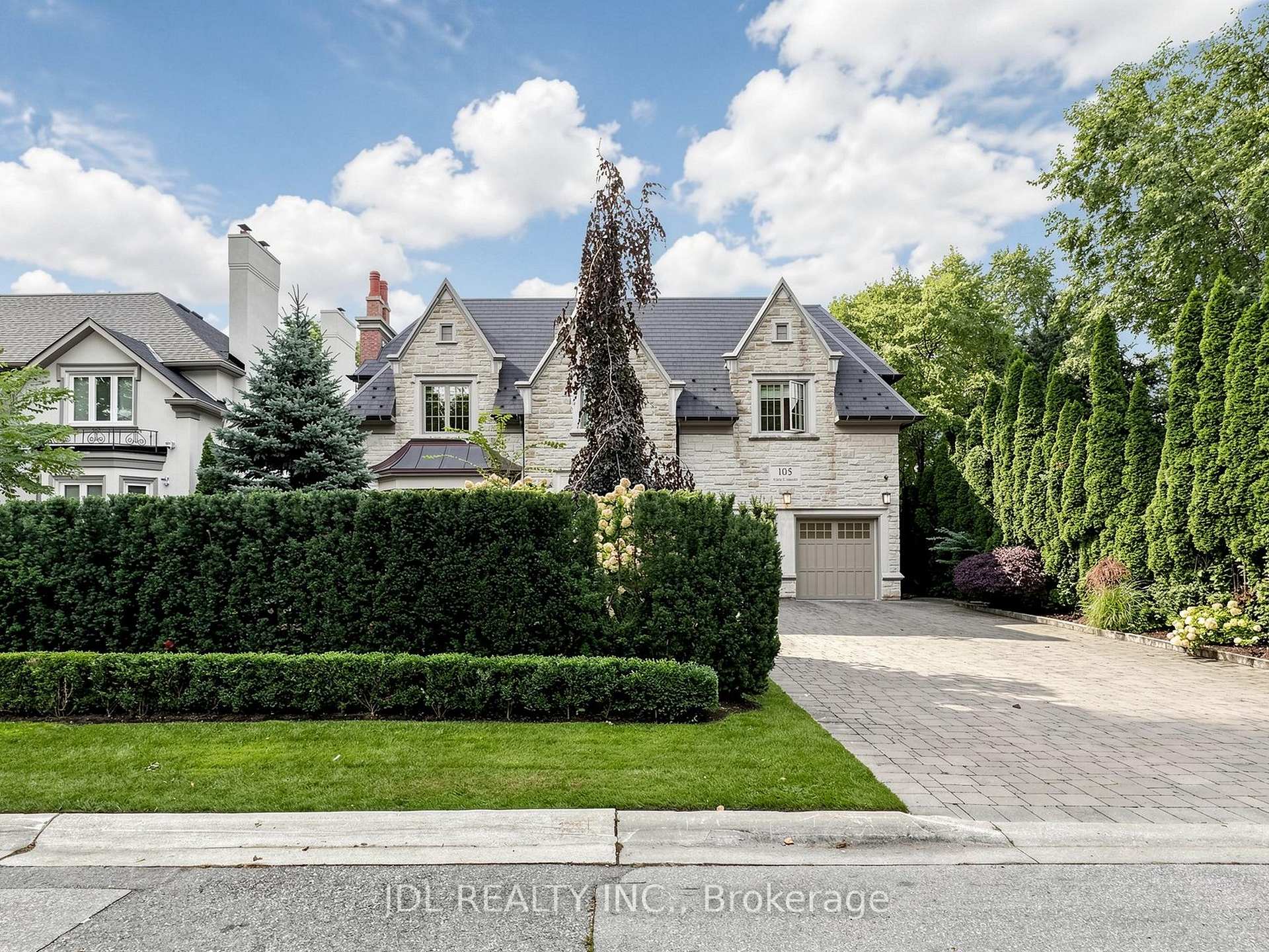105 Arjay Crescent, Toronto, ON M2L 1C6