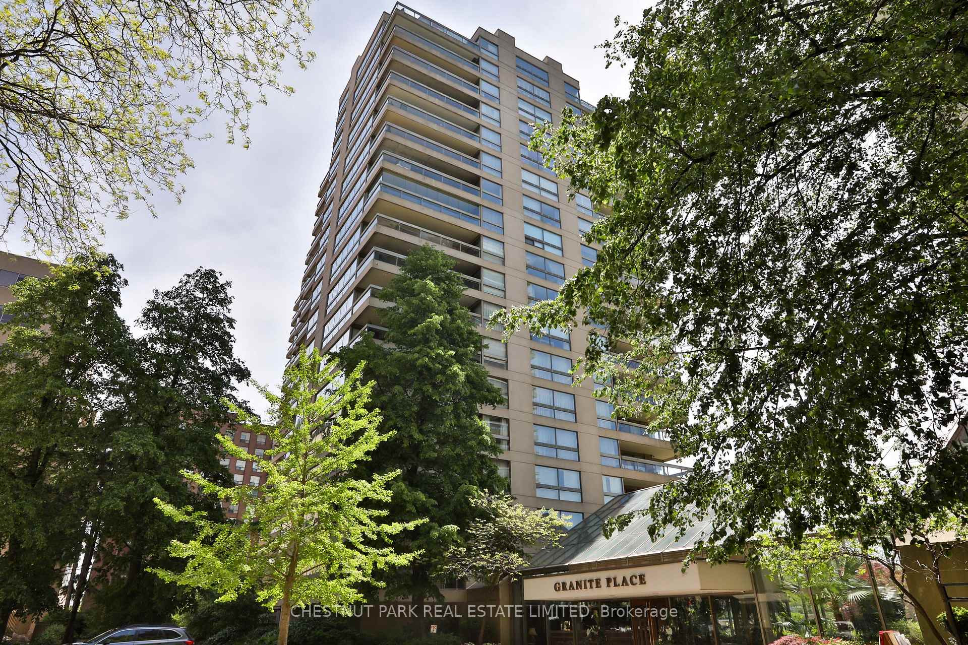 61 St Clair Avenue W 1101, Toronto, ON M4V 2Y8