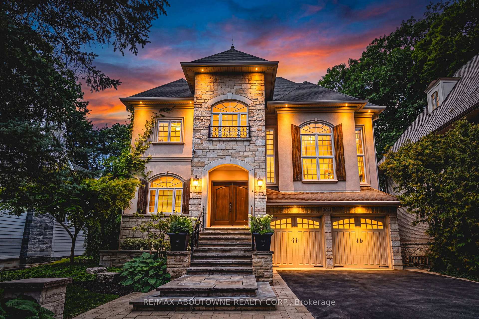 3021 Woodland Park Drive, Burlington, ON L7N 1K8